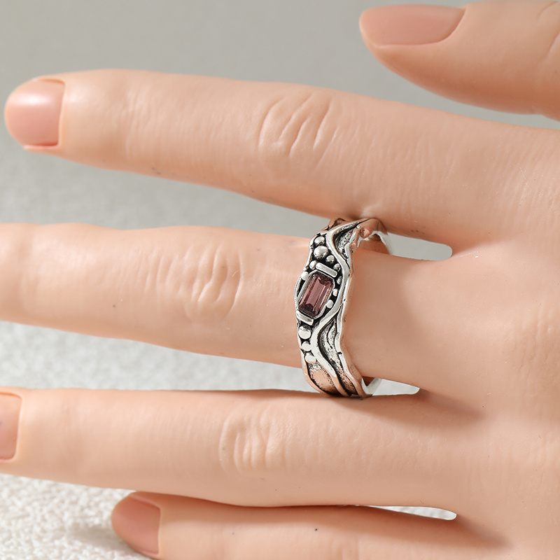 Lady's Vintage Textured Wavy Ring, Exquisite Party Accessory